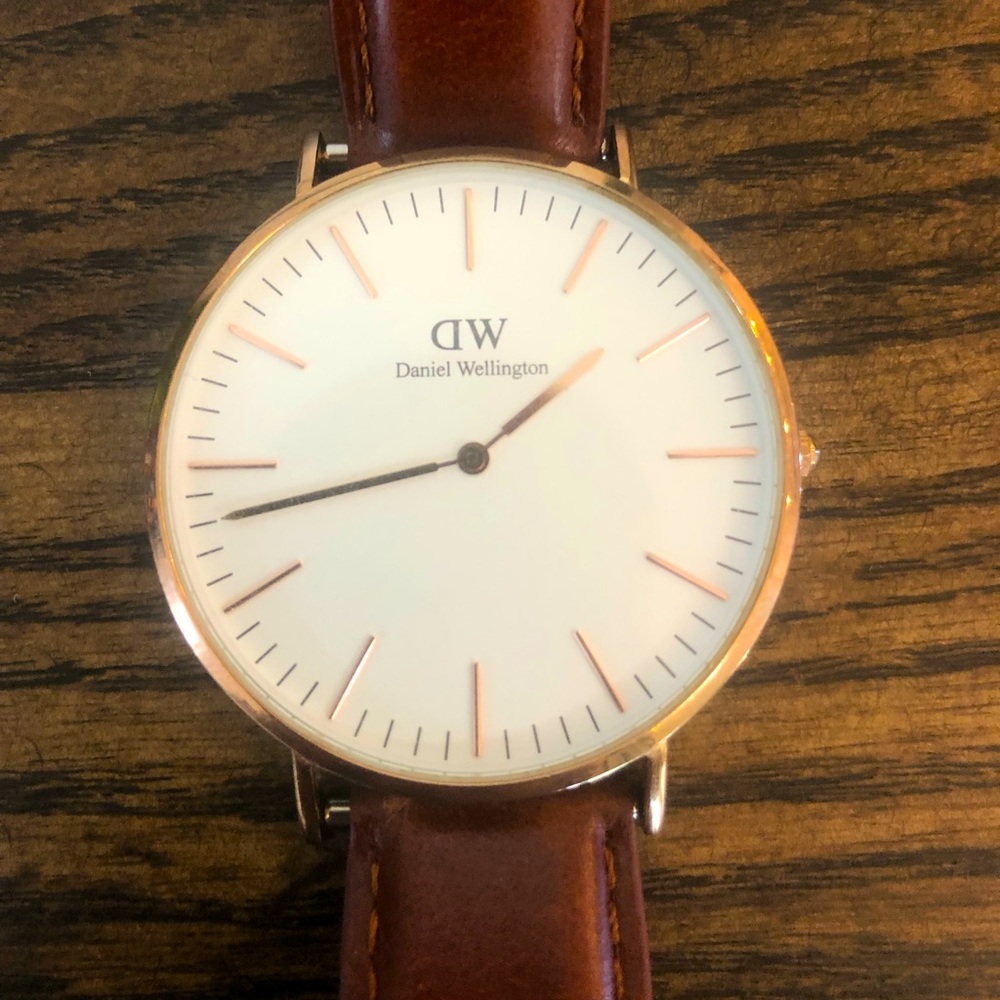 Men’s Daniel Wellington watch with 6 different straps
